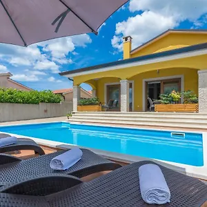 Mala Villa